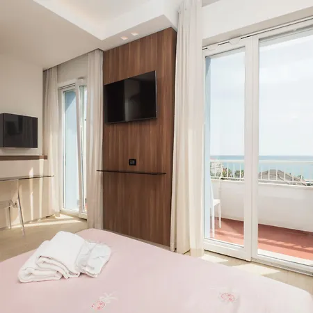 Mondial מלון פורטו רקנאטי