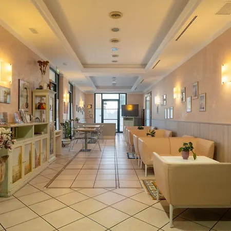 Hotel Mondial 3*