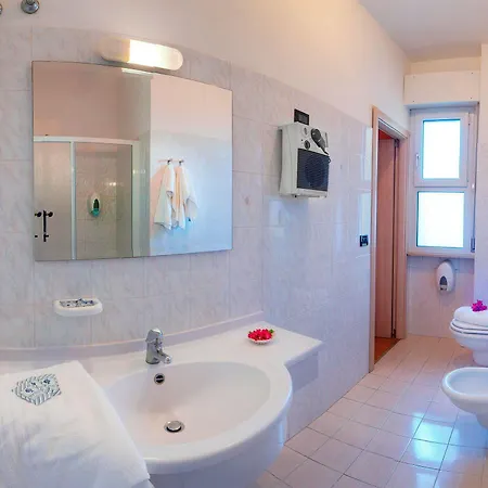 Hotel Mondial 3*